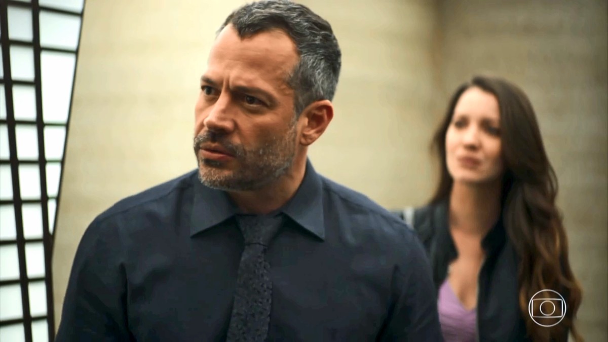 Fabiana se vinga de Agno e revela a Cássia que ele é gay vem por aí gshow