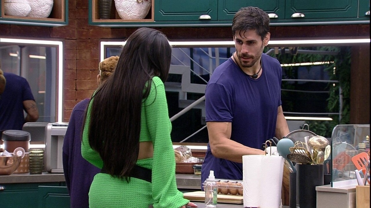 Dania Mendez Pede Para Cara De Sapato Do Bbb Ensin La A Cozinhar