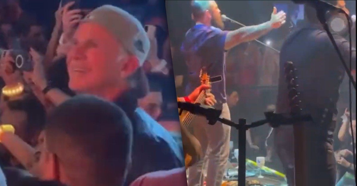 Após tocar Legião Urbana em bar baterista do Red Hot Chili Peppers curte show de Jorge e Mateus
