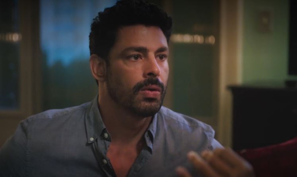 Terra e Paixão Aline flagra lingerie de Graça durante sexo Caio Valeseuclick