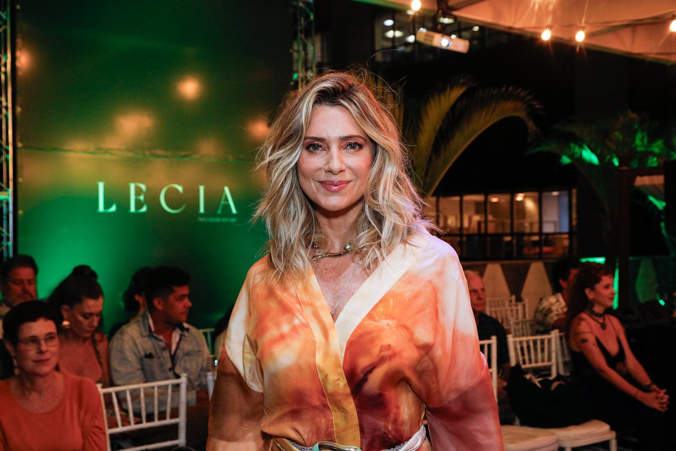 Let Cia Spiller Posa De Lingerie Transparente E Ganha Elogios Dos F S Linda Demais Famosos