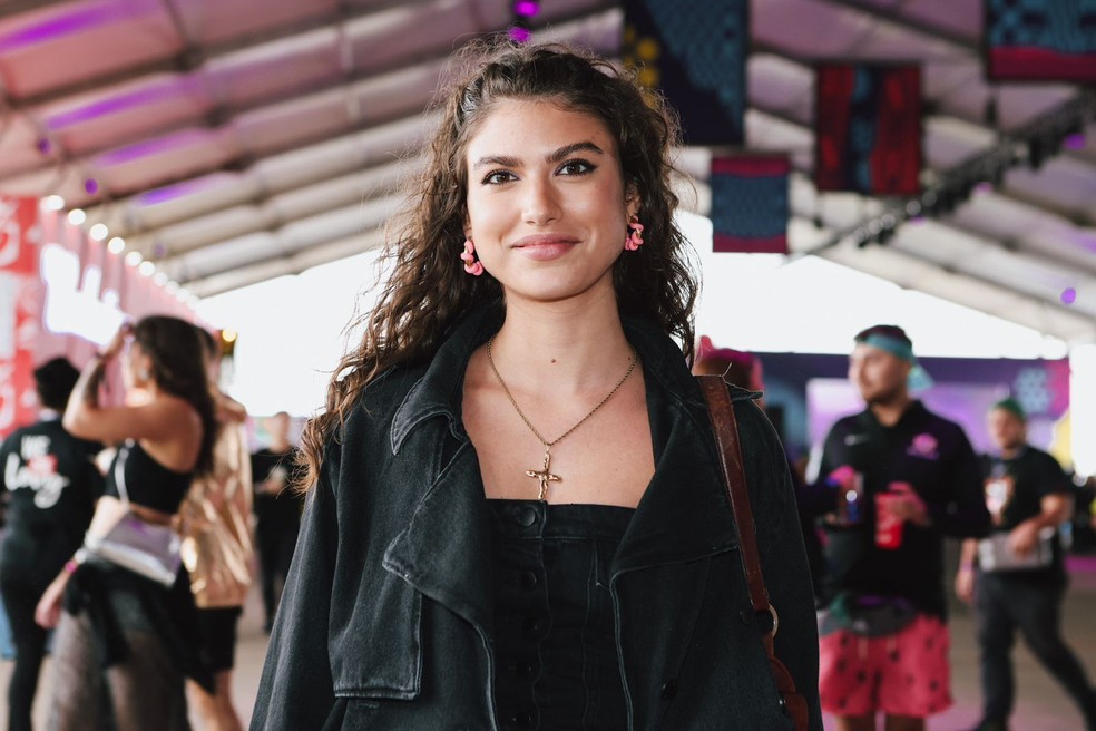 Atriz volta à TV para mostrar lado adulto após Chiquititas e Malhação