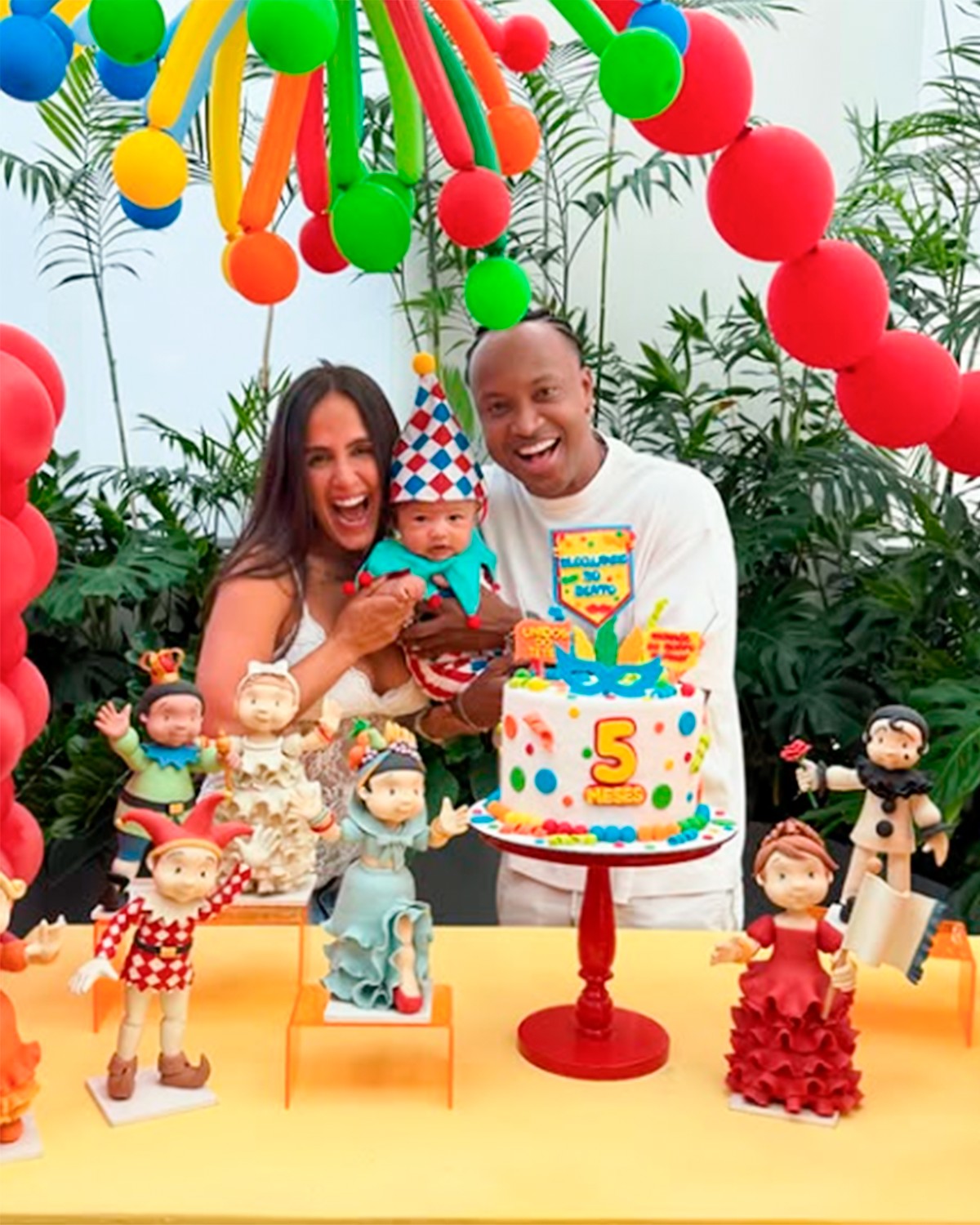 Carol Peixinho e Thiaguinho celebram 5 meses do filho em ritmo de Carnaval