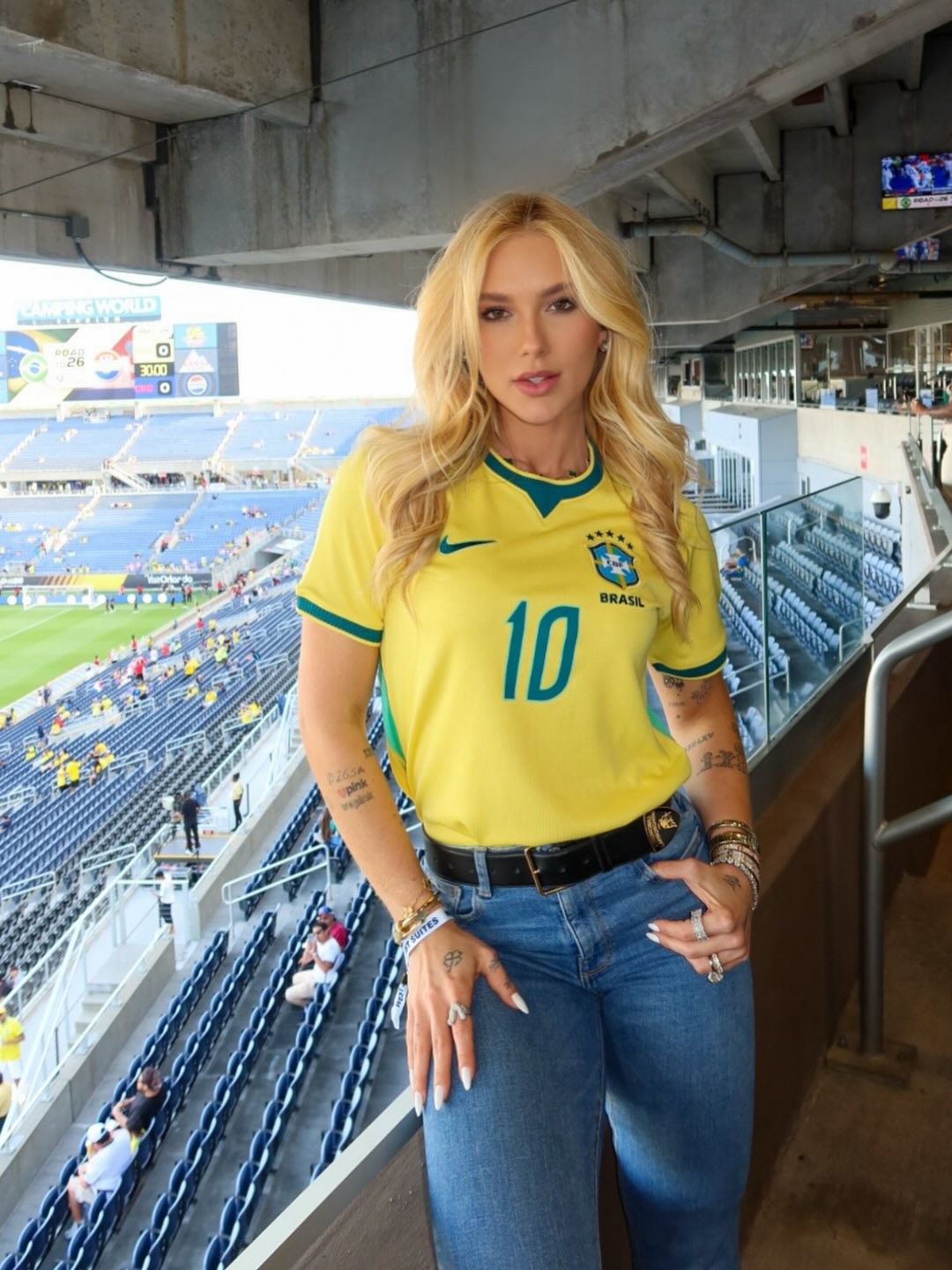 Camisa de Vini Jr., filhos e camarote: Virginia no último jogo dos amistosos da Copa