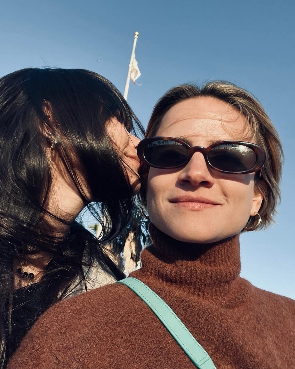 Rafaella Caniello, namorada de Bianca Comparato, postou uma série de fotos com a atriz e celebrou o primeiro Dia dos Namorados delas — Foto: Instagram
