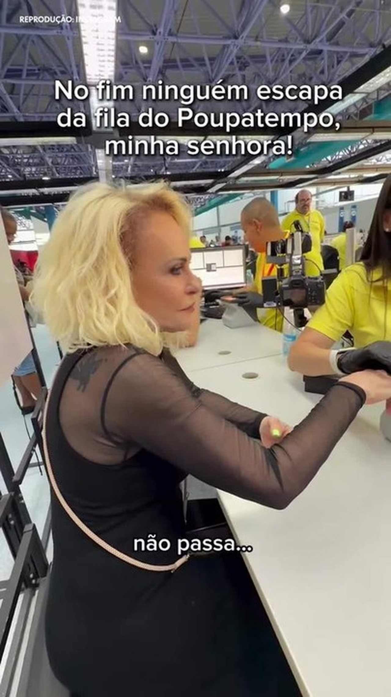 Gente como a gente! Ana Maria renova carteira de motorista em São Paulo: 'Documentação em dia'