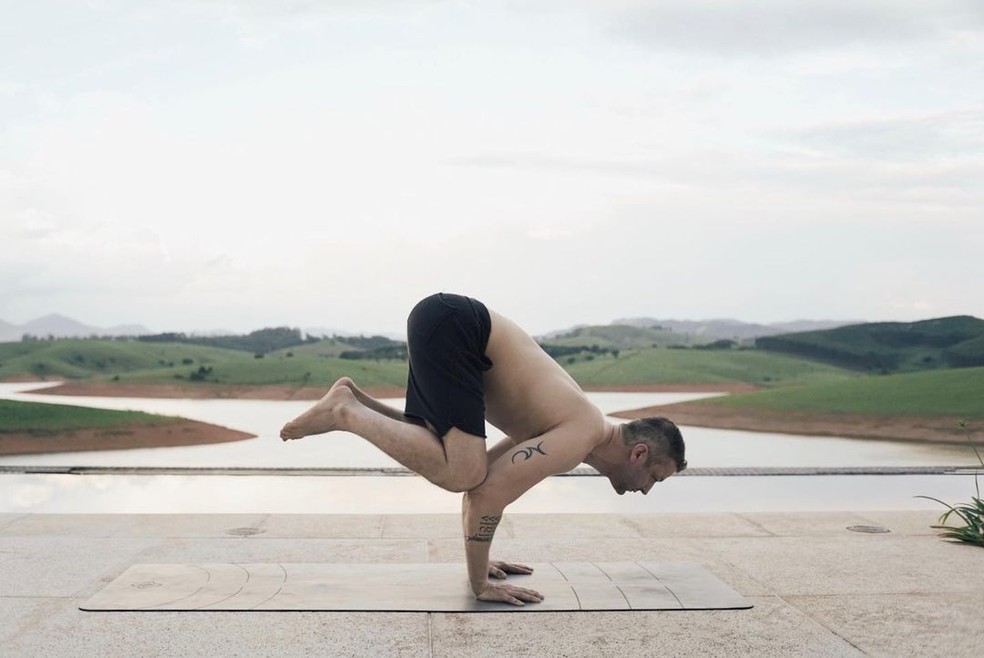 Lucas Lima é adepto da yoga e musculação — Foto: Instagram/Reprodução