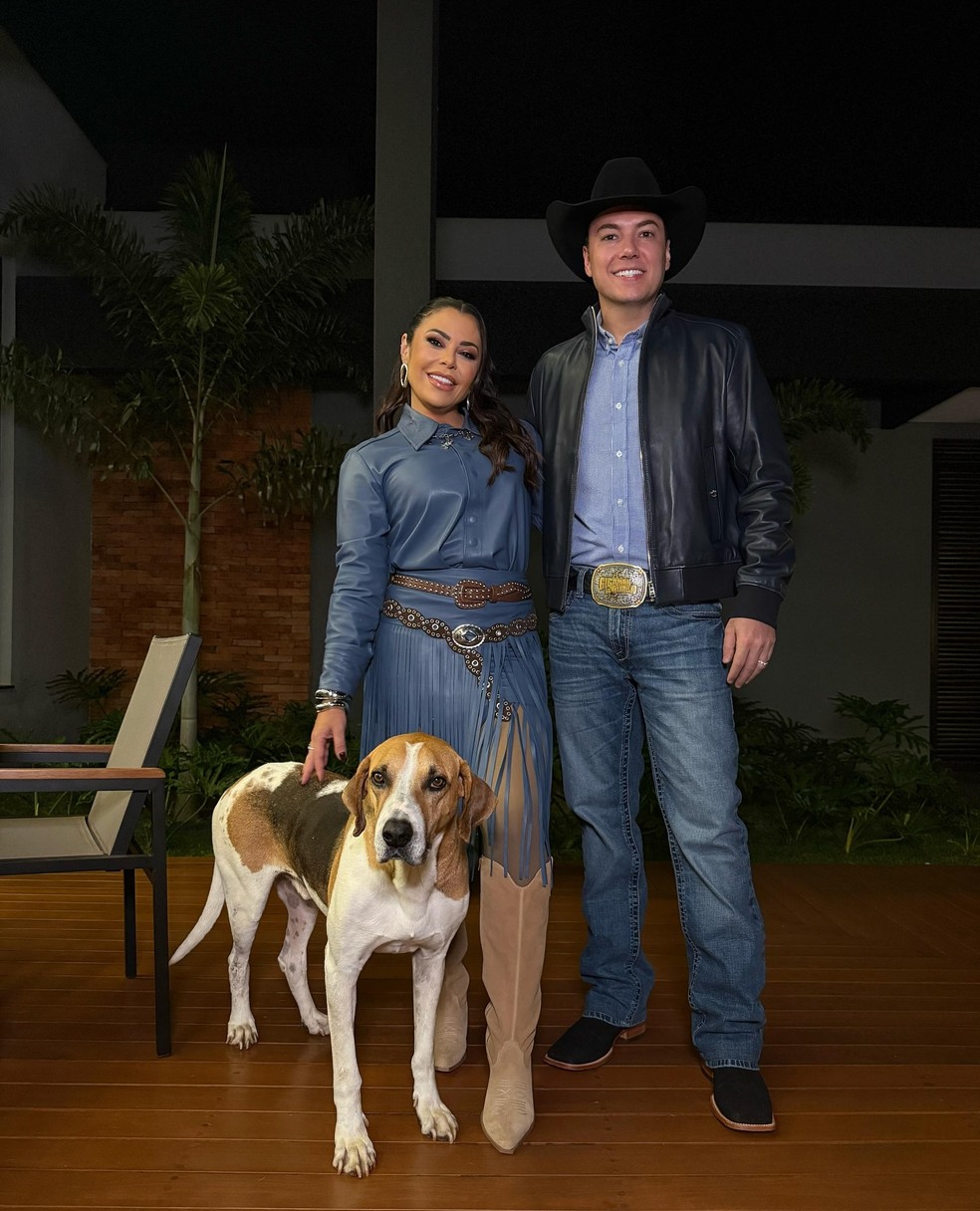 psicologiasdobrasil.com.br - Em show sertanejo, cachorro caramelo rouba a cena e acaba adotado por cantor da dupla João Bosco &amp; Vinicius