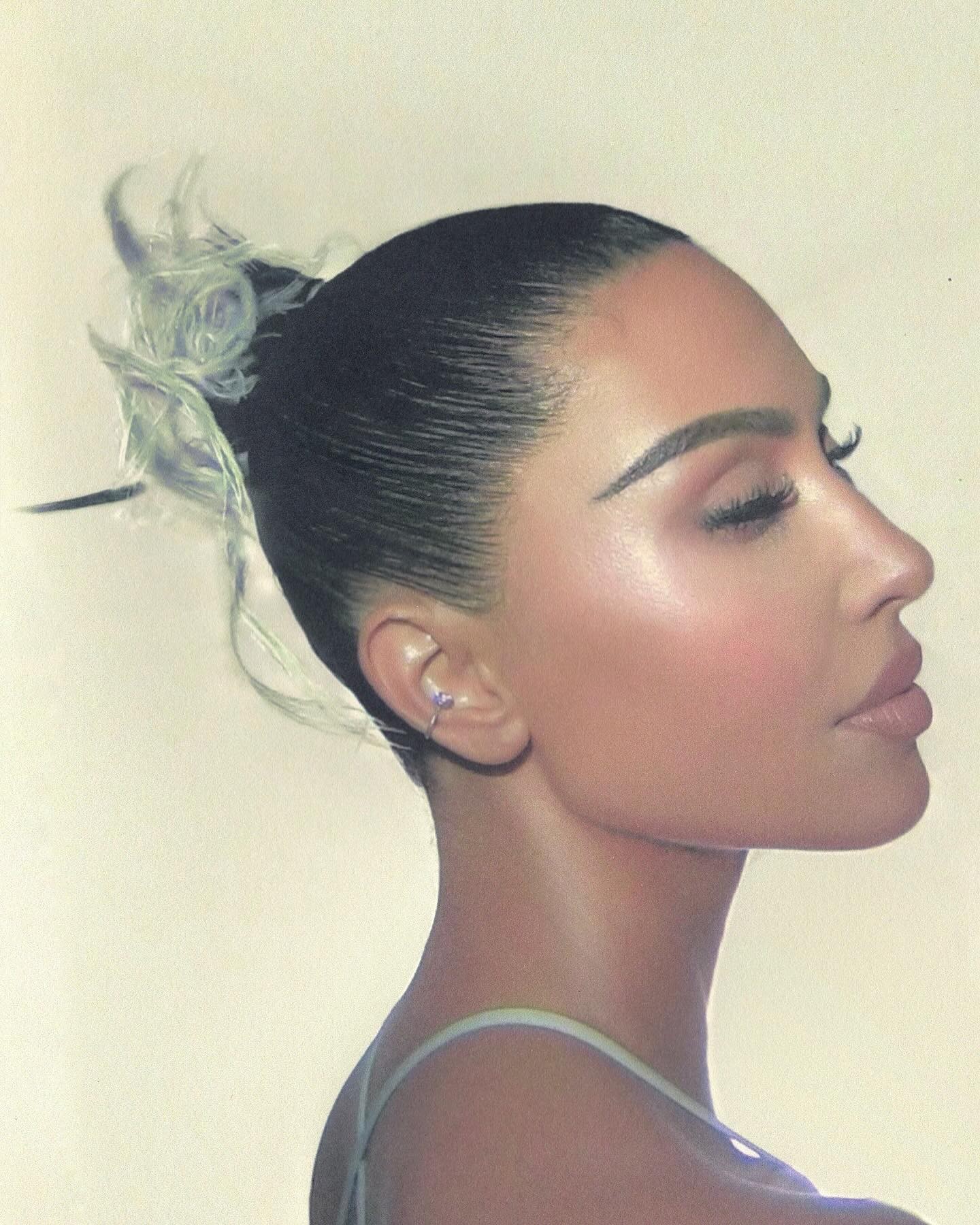 Kim Kardashian encanta em selfies tiradas durante vinda ao Brasil: 'Rio Glam'