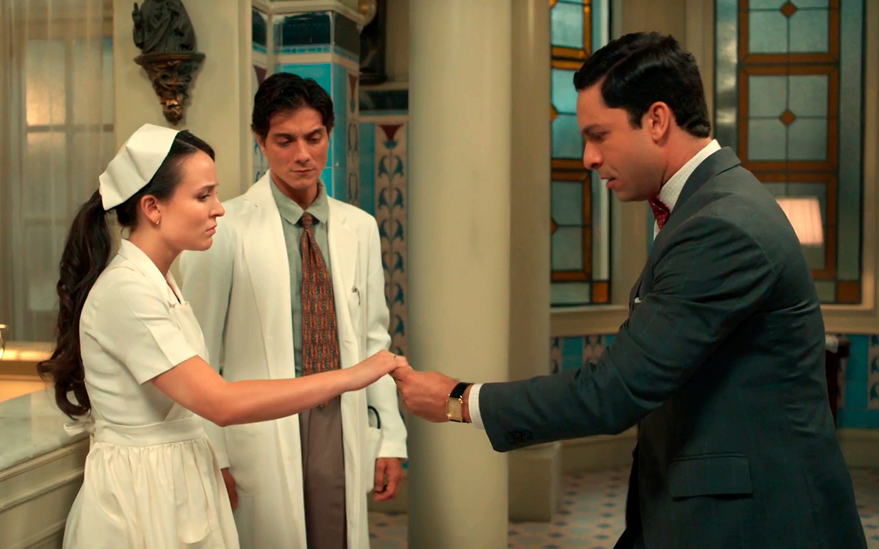 Êta Mundo Melhor!: Celso flagra Estela com Túlio, e ela termina noivado