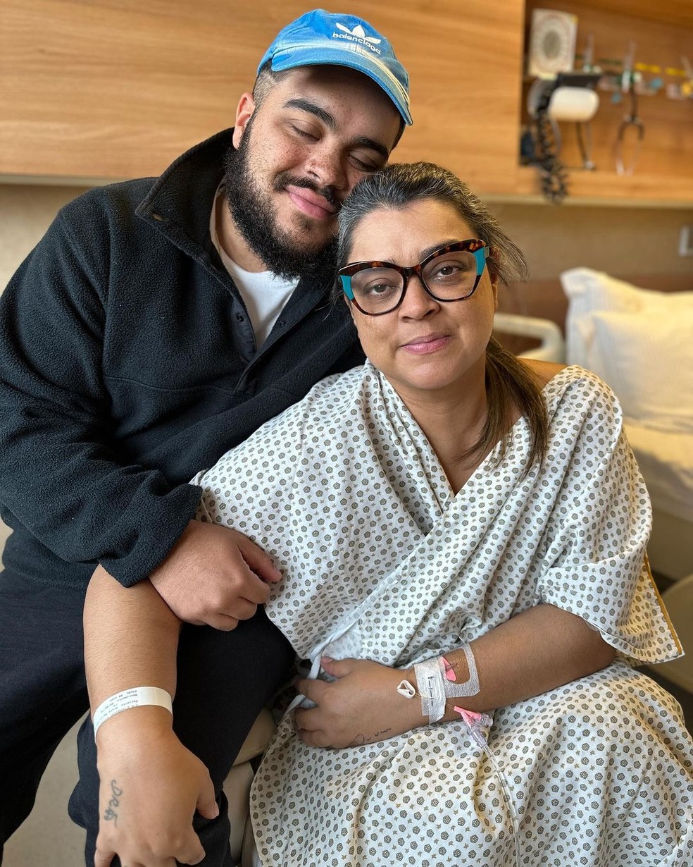 Preta Gil com o filho, Francisco, no hospital — Foto: Reprodução/Instagram