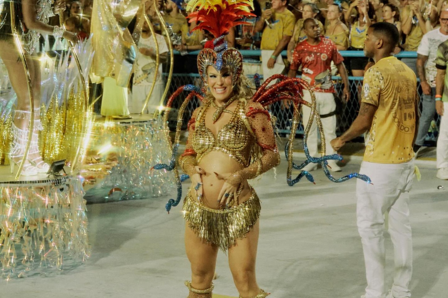 Lore Improta exalta gestação na contagem regressiva para Desfile das Campeãs: 'Meu meninão'