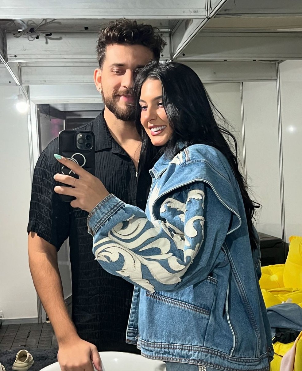 Gustavo Mioto e Ana Castela comemoram um ano de relacionamento — Foto: Reprodução/Instagram