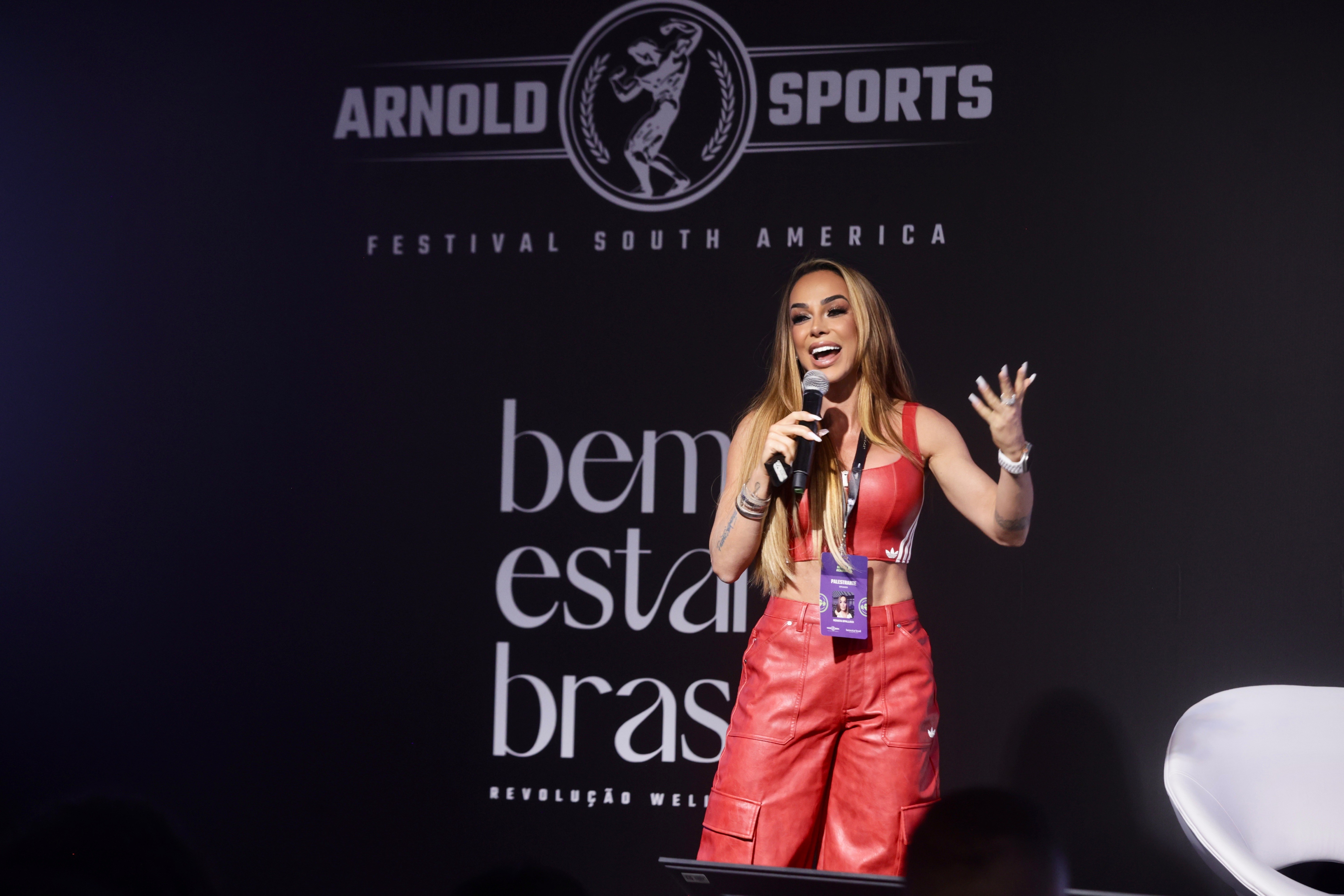 Ex-fisiculturista e rainha de bateria, Renata Spallicci faz relato da luta contra câncer no Arnold Sports Festival