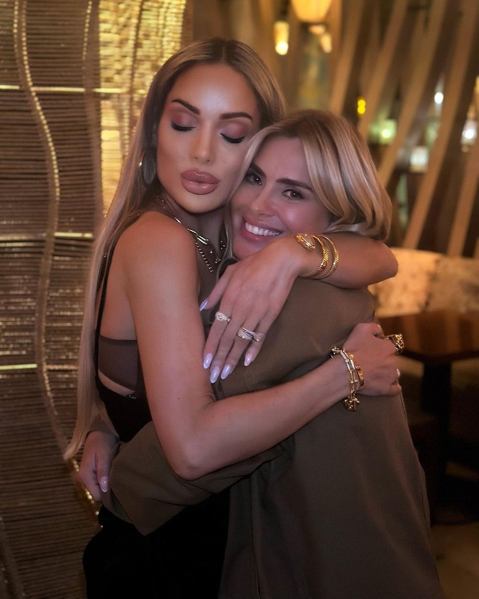 Tatiane Barbieri com Carolina Dieckmann nos Estados Unidos — Foto: Reprodução Instagram