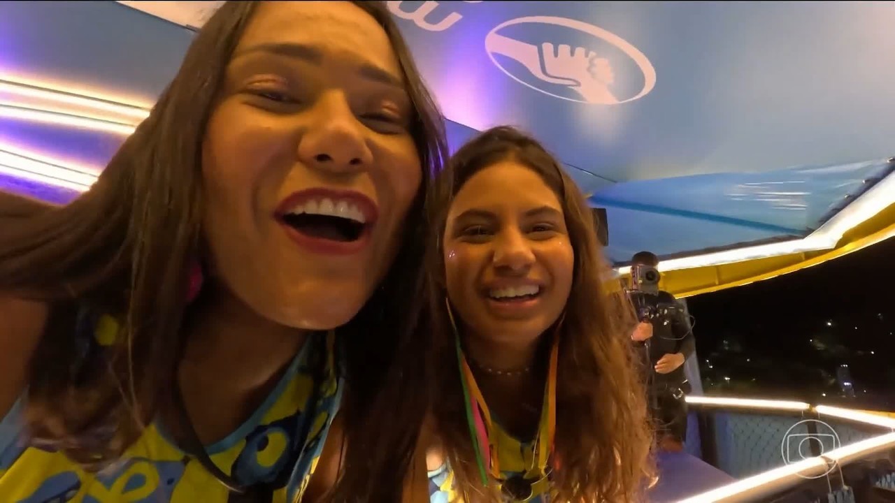 Gabriela e Chaiany na Sapucaí: veja como sisters reagiram ao prêmio e curtiram o Carnaval