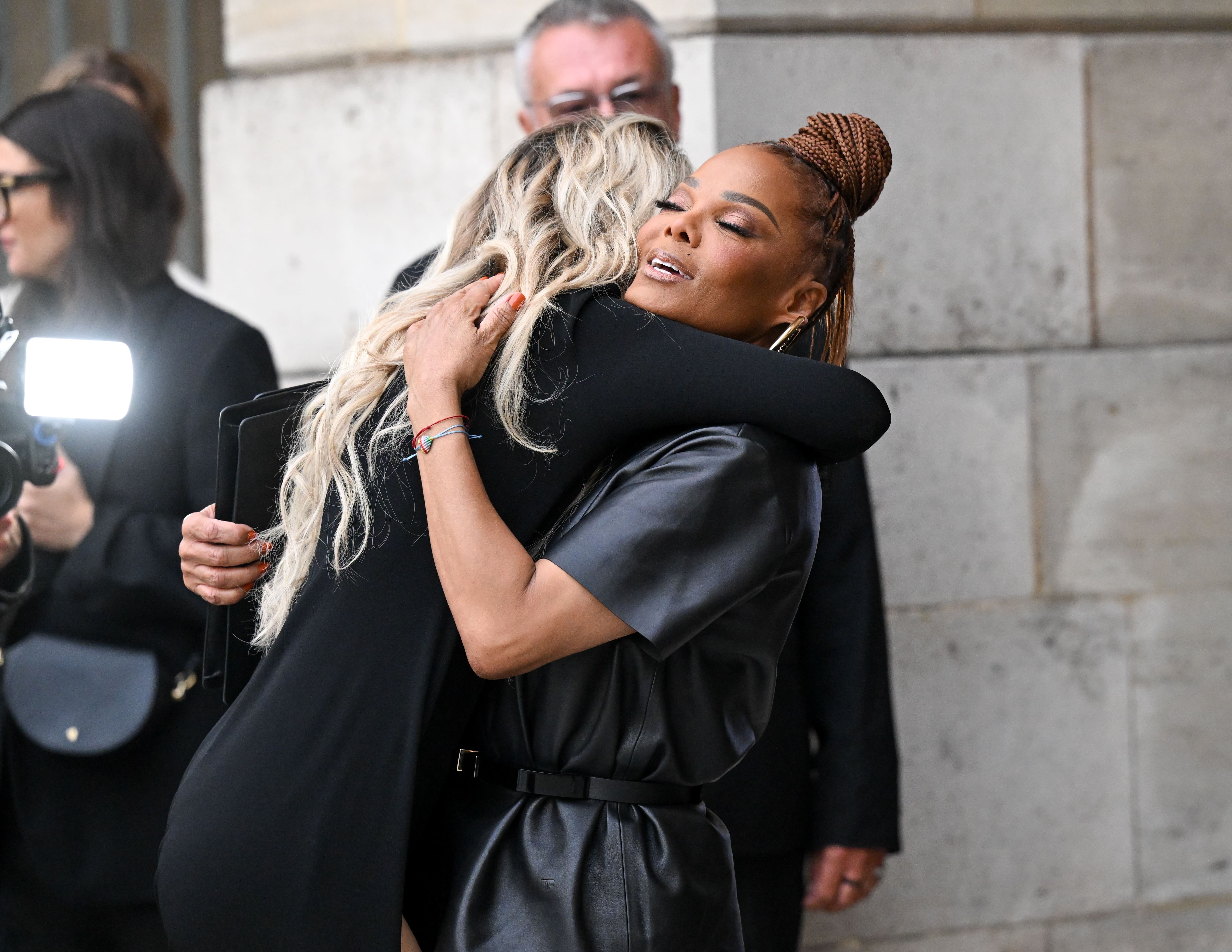 Paris Jackson e Janet Jackson se reencontram na Semana de Moda de Paris, anos após rumores de briga