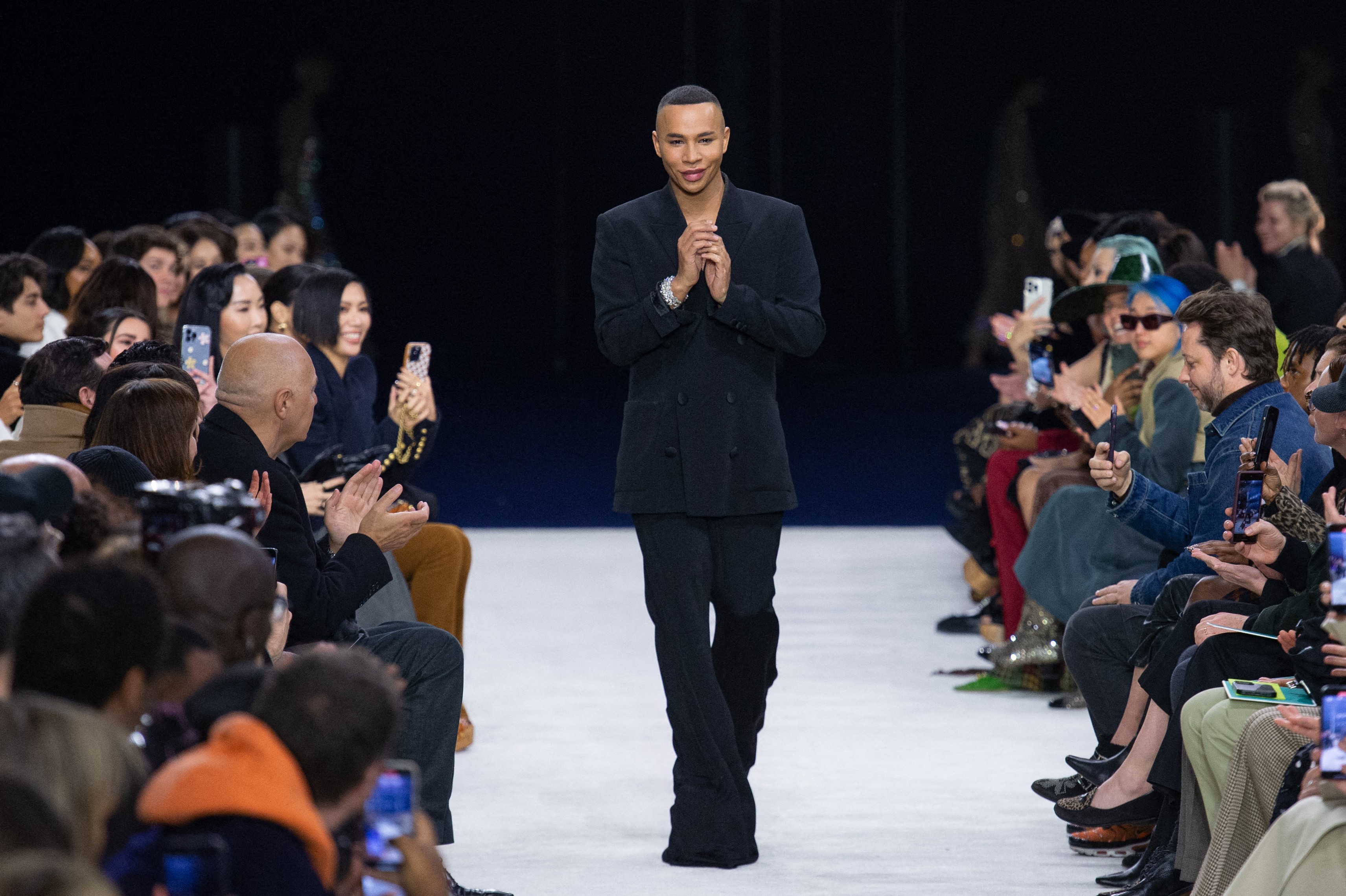 Olivier Rousteing deixa Balmain após 14 anos como estilista da grife