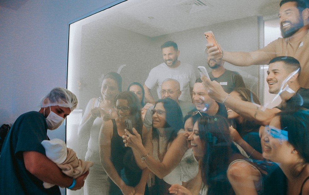 Key Alves compartilha o primeiro registros do parto de Rosamaria — Foto: Reprodução/Instagram