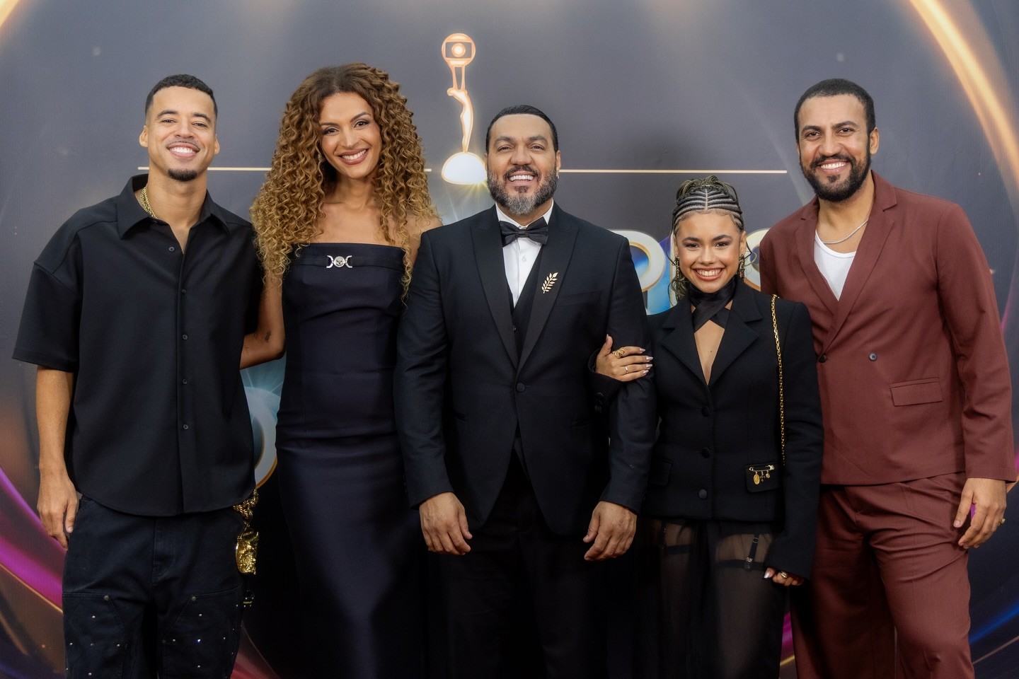 Famosos parabenizam Alana Cabral por vitória na categoria revelação no Melhores do Ano 2025