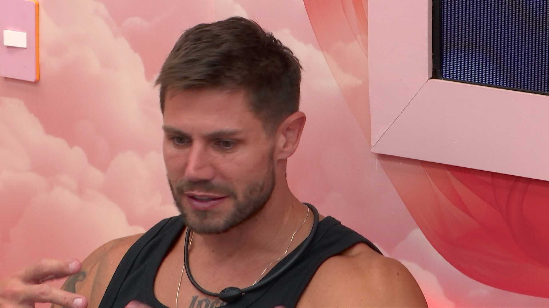Jonas Sulzbach e Gabriela comentam retorno de Breno ao BBB 26: 'Estão dando risada na nossa cara'