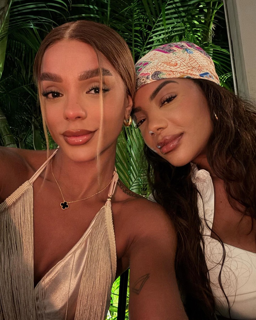 Brunna Gonçalves e Ludmilla aproveitam noitada em férias — Foto: Reprodução/Instagram