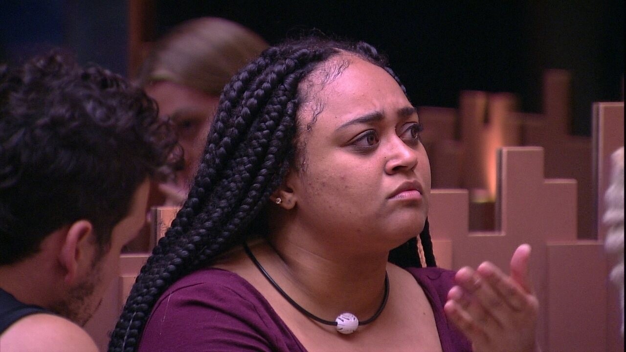 Rízia admite ter comentado com o seu grupo o que ouviu no Quarto do ...