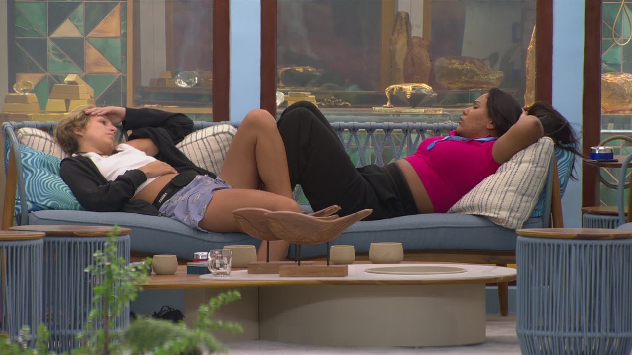 Samira chora por medo do Paredão, e Chaiany rebate: 'Surtando à toa'