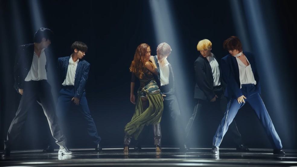 Anitta lança clipe com TXT — Foto: YouTube