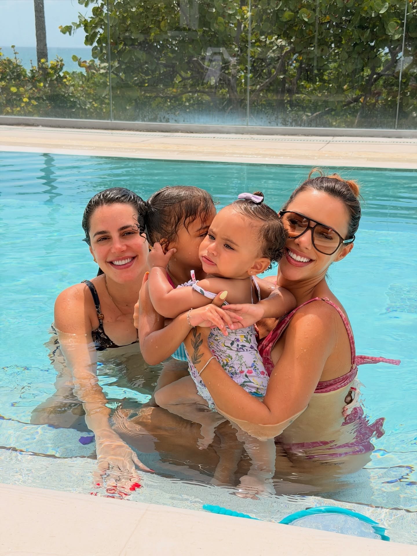 Grávida, Bruna Biancardi se despede de temporada em Miami com cliques ao lado da família