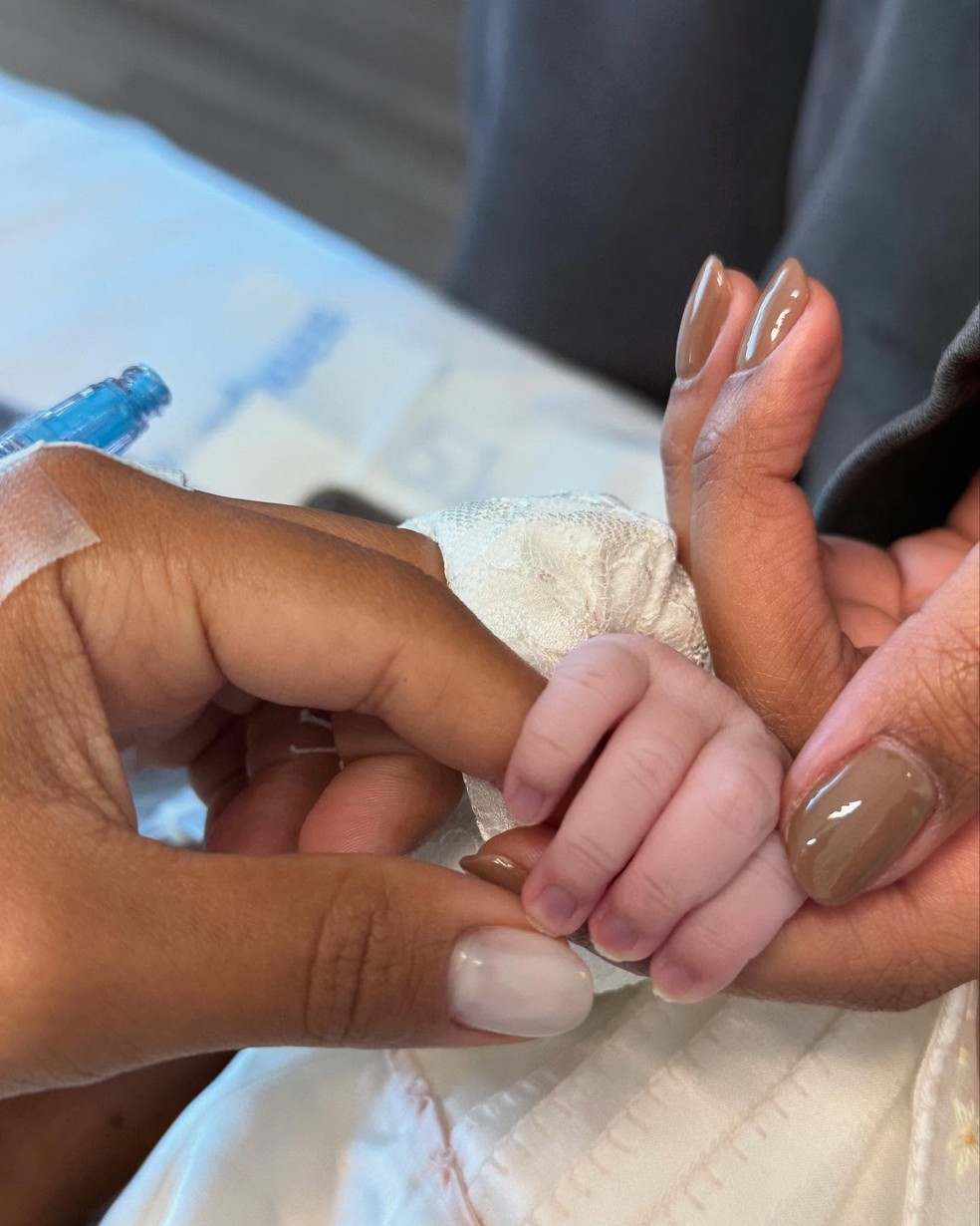 Nasce Zuri, filha de Ludmilla e Brunna Gonçalves — Foto: Reprodução/Instagram