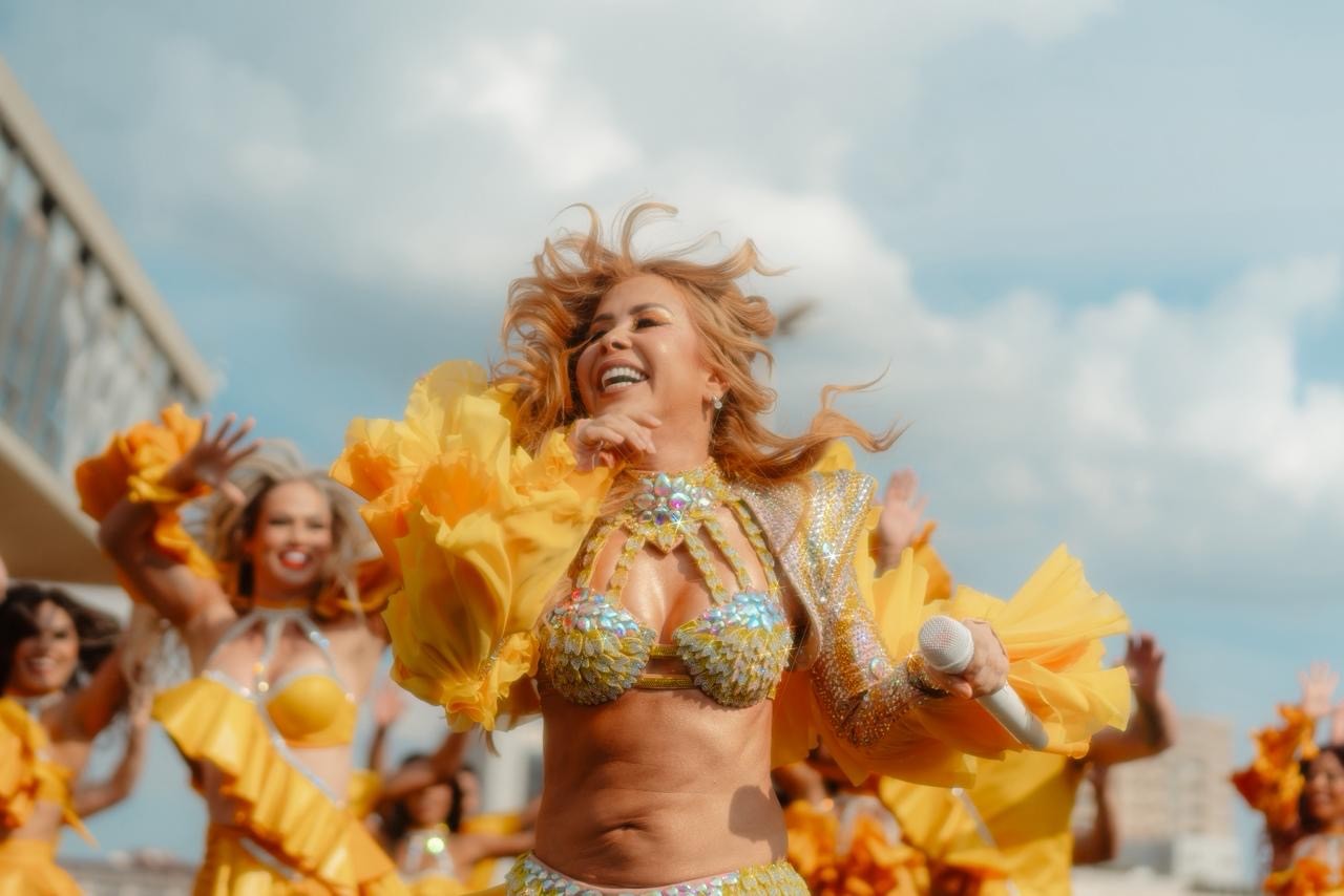 Joelma reúne multidão para gravar clipe em Brasília; veja fotos