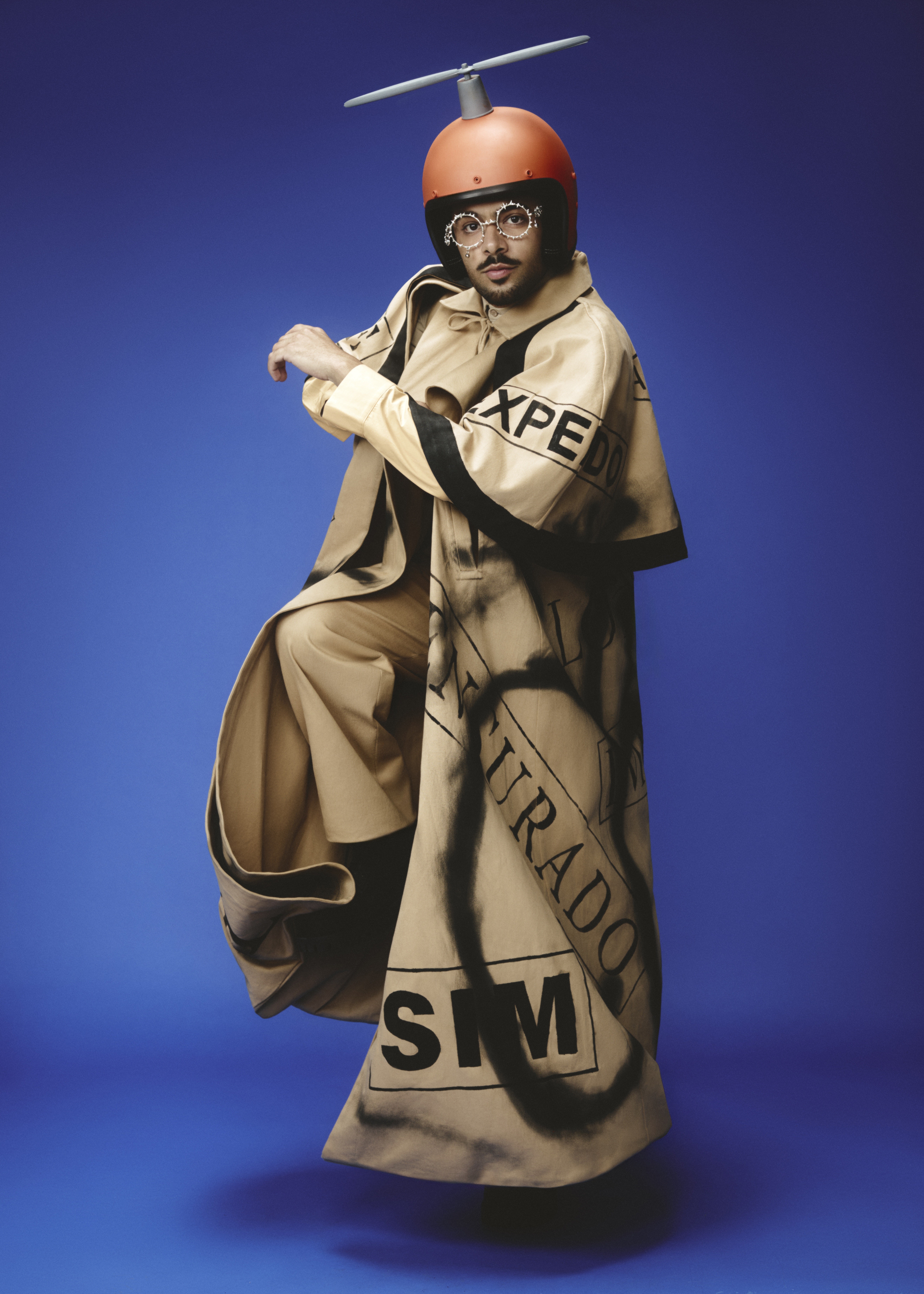 Com look inspirado em Raul Seixas, Pedro Sampaio se joga no Carnaval do Ceará