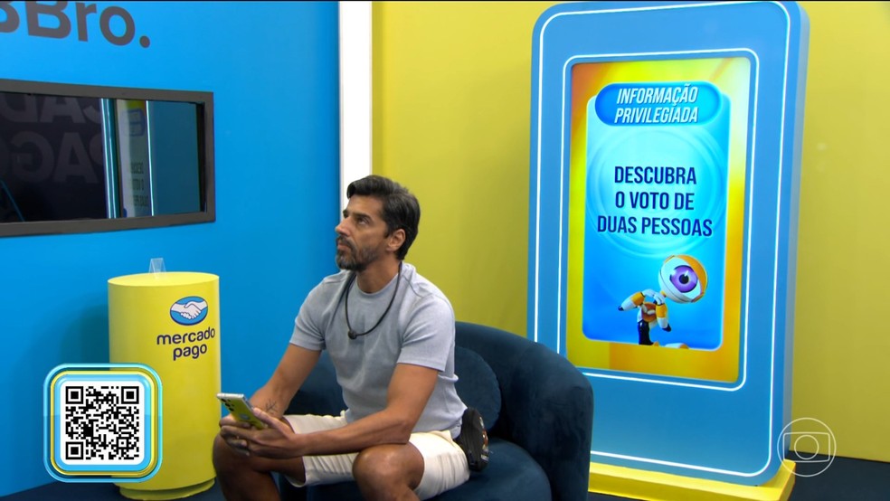 Alberto Cowboy lê as instruções da dinâmica do Ganha-Ganha — Foto: Globo