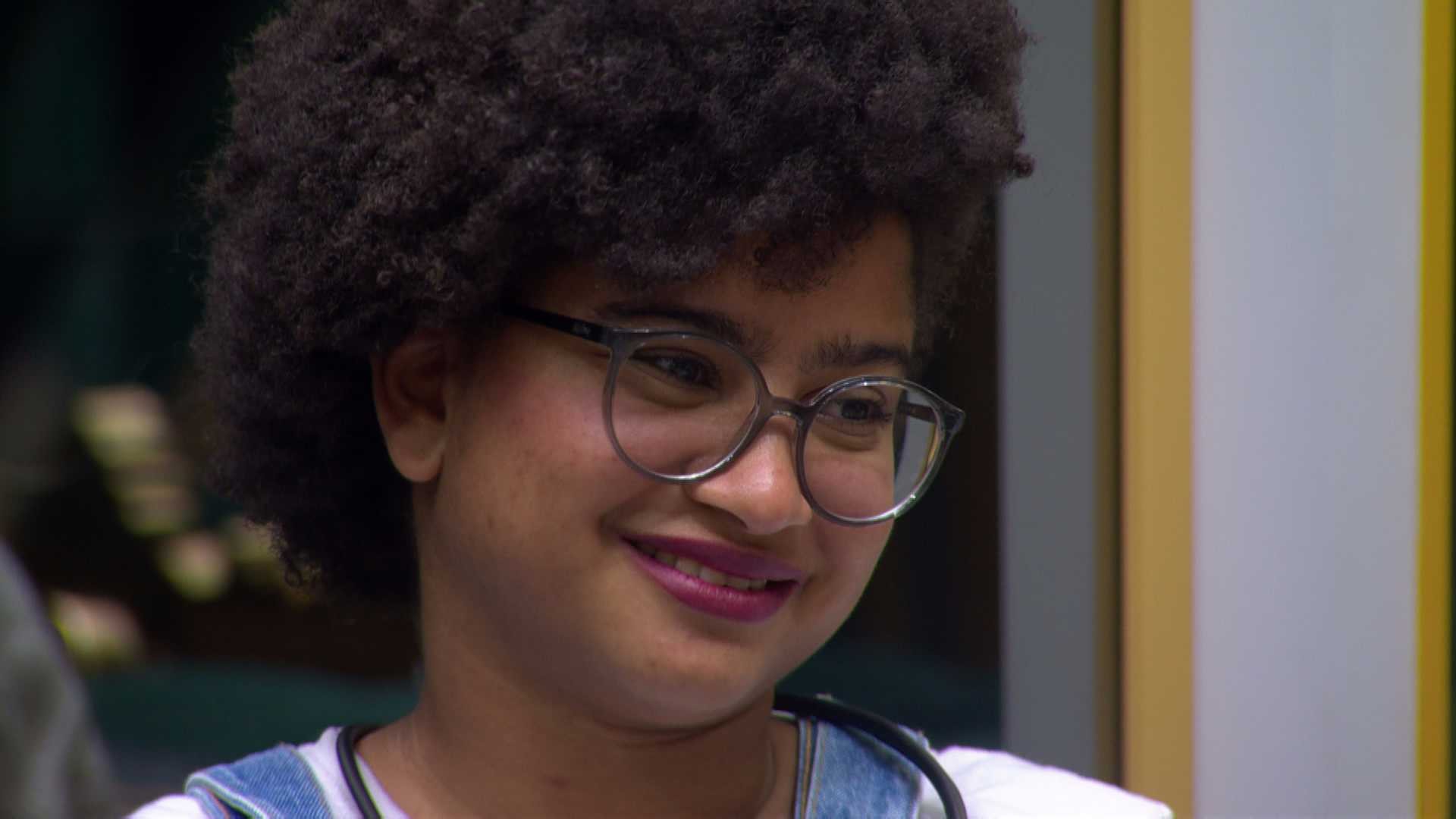Milena vibra ao reassistir trajetória no BBB 26: 'Não quero ir embora'