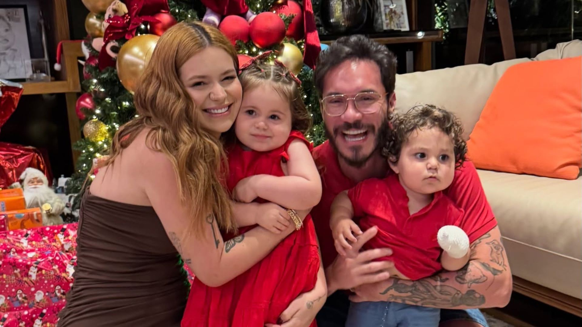 Eliezer mostra mão de Ravi e fala de recuperação após queimadura: 'Já melhorou muito'