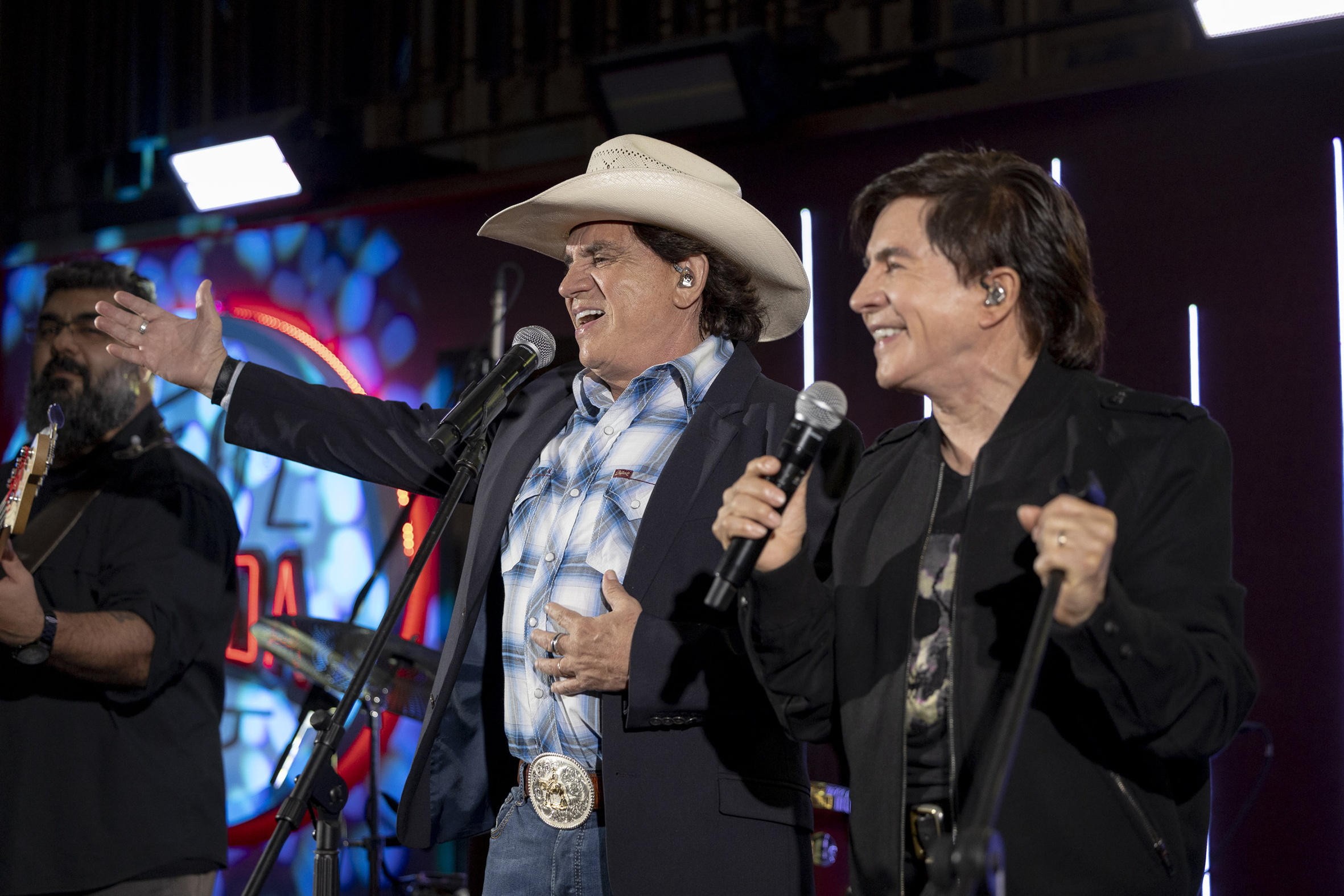 Coração Acelerado: Chitãozinho & Xororó chamam Agrado e João Raul para cantar