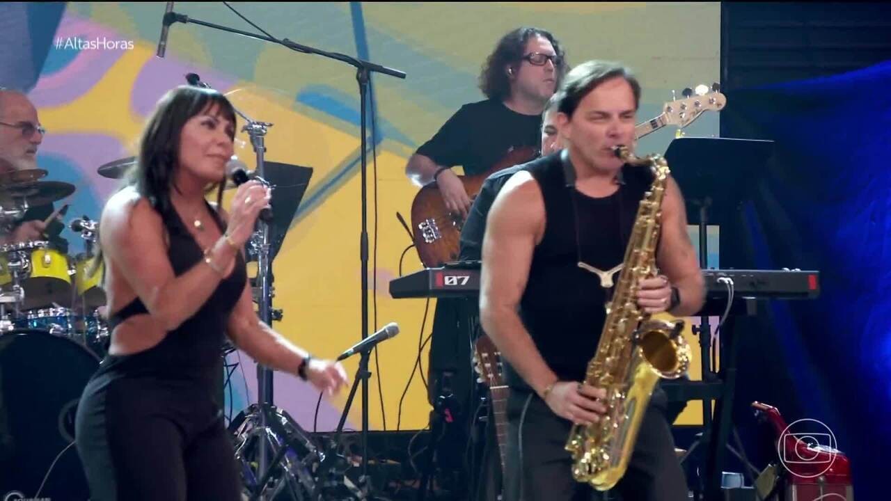 Gretchen canta com marido saxofonista no Altas Horas e revela que o ensinou a dançar