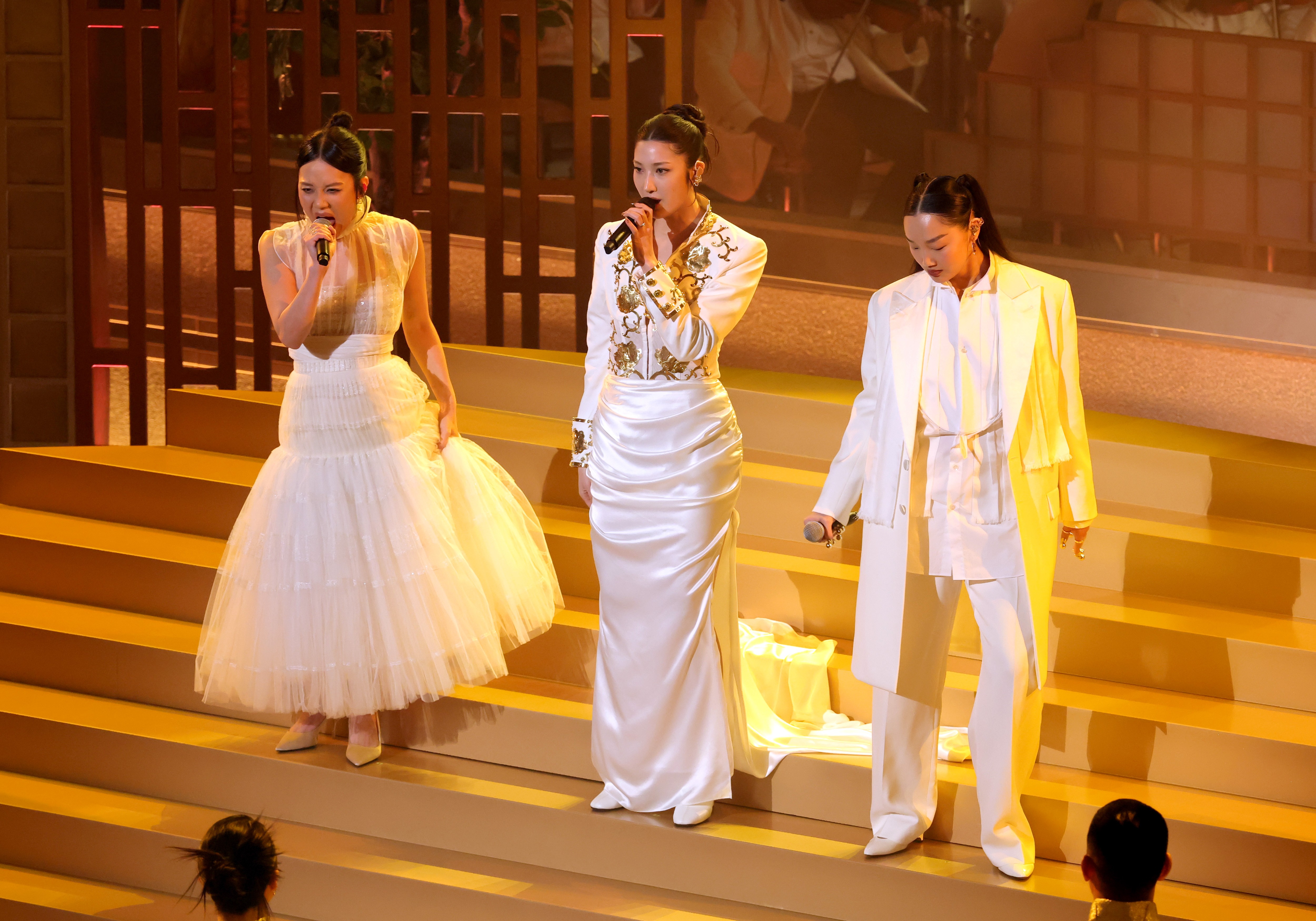 Estrelas de 'Guerreiras do K-Pop' fazem apresentação eletrizante no Oscar®