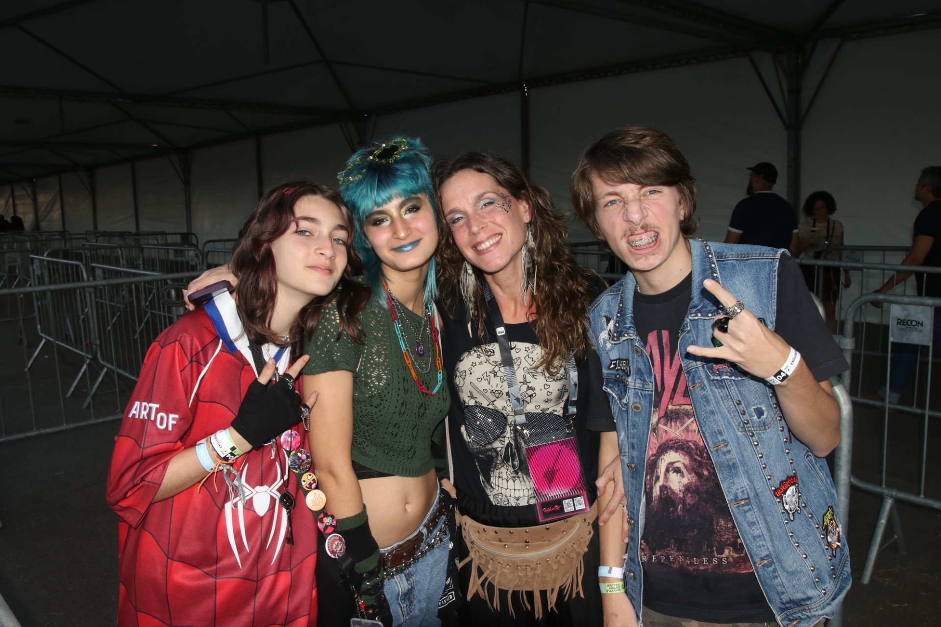 Vanessa Loes ao lado de seus filhos na entrada do Rock in Rio 2026