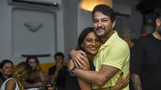 Marcelo Serrado reúne amigos no Rio para celebrar estreia de 'Te Vejo no After'