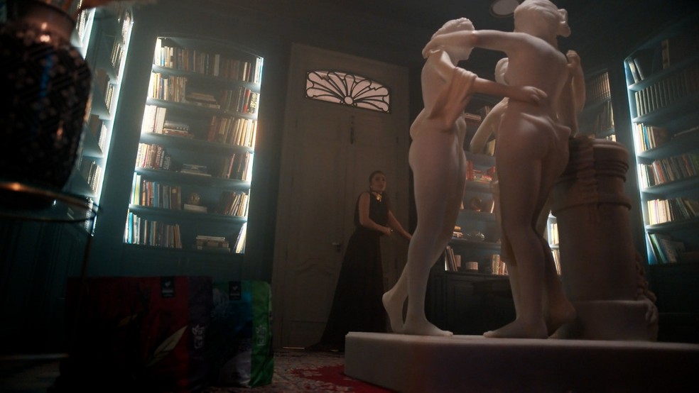 Estátua ficava escondida em quarto da casa de Arminda, em Três Graças — Foto: Globo