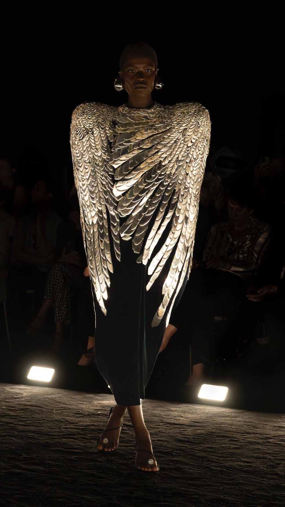 Desfile da Schiaparelli na semana de alta-costura de Paris — Foto: Reprodução/Instagram