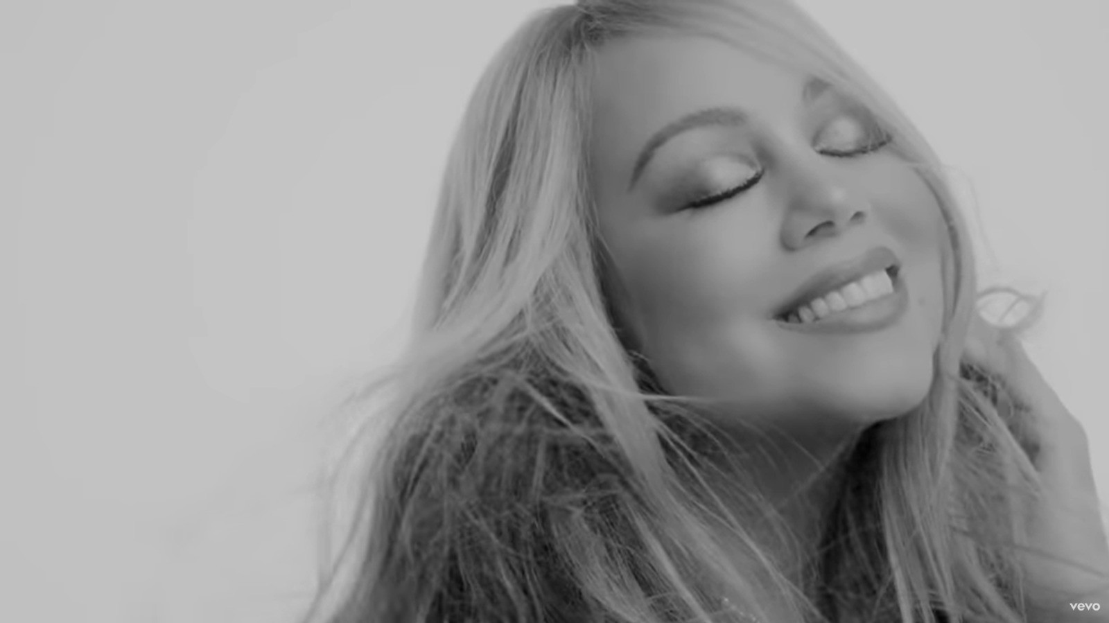 Mariah Carey lança 'HERE FOR IT ALL' após 7 anos de hiato sem álbuns e web celebra