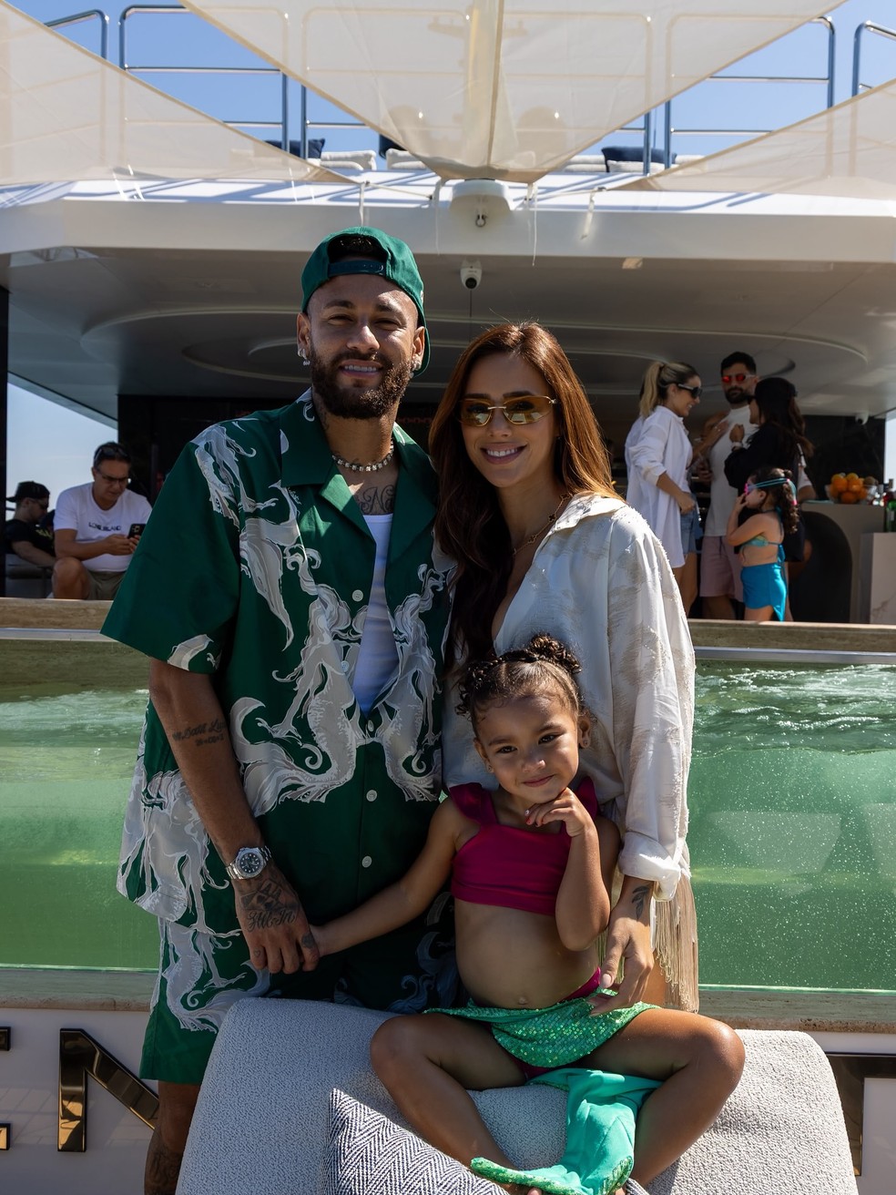 Bruna Biancardi compartilha dia de folga de Neymar com passeio em iate de luxo — Foto: Instagram