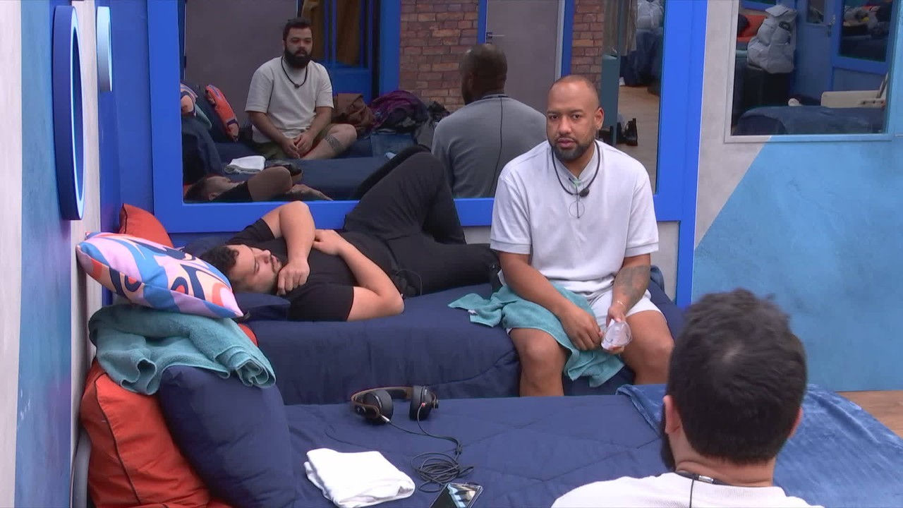 Sudário relembra problema de saúde que podia ter o impedido de cantar e celebra superação