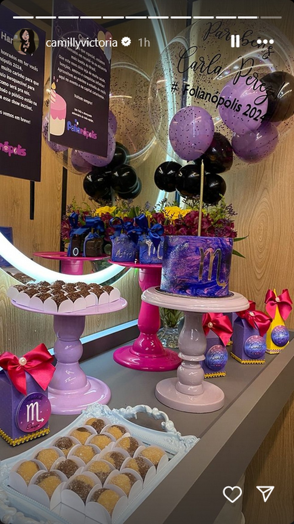 Carla Perez ganha festa de aniversário em camarim — Foto: Instagram