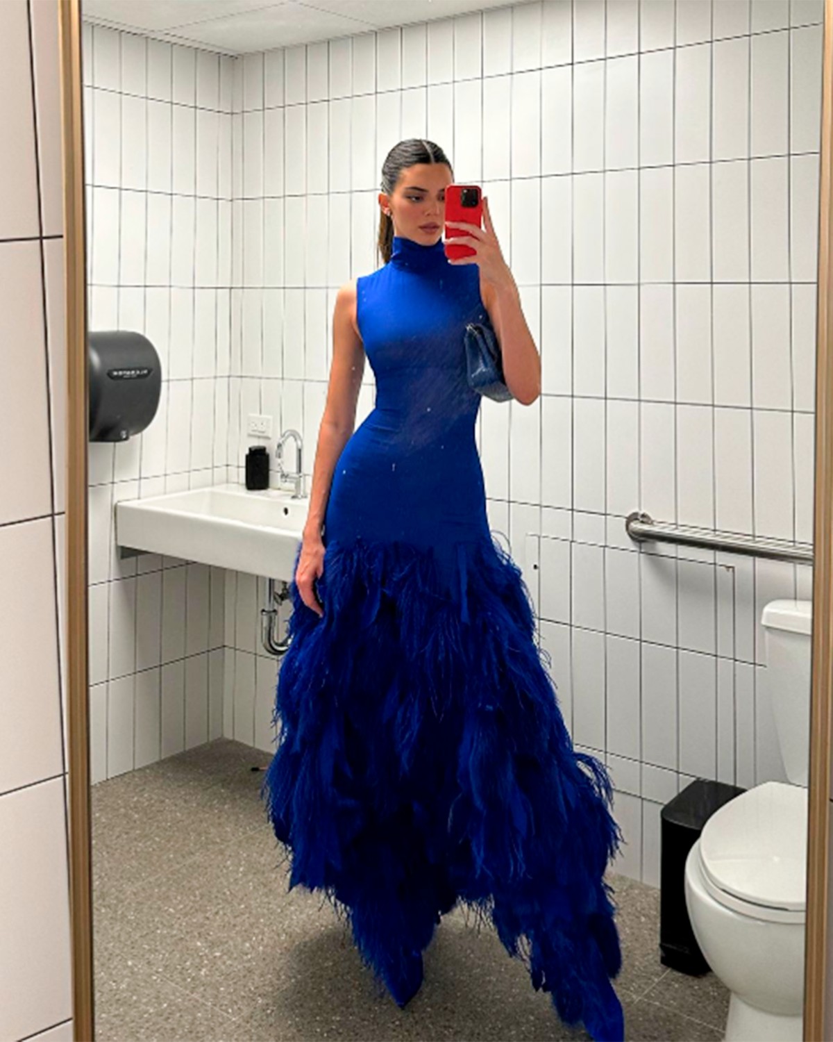 Ao lado de Anitta, Marina Ruy Barbosa aposta em look transparente já usado por Kendall Jenner