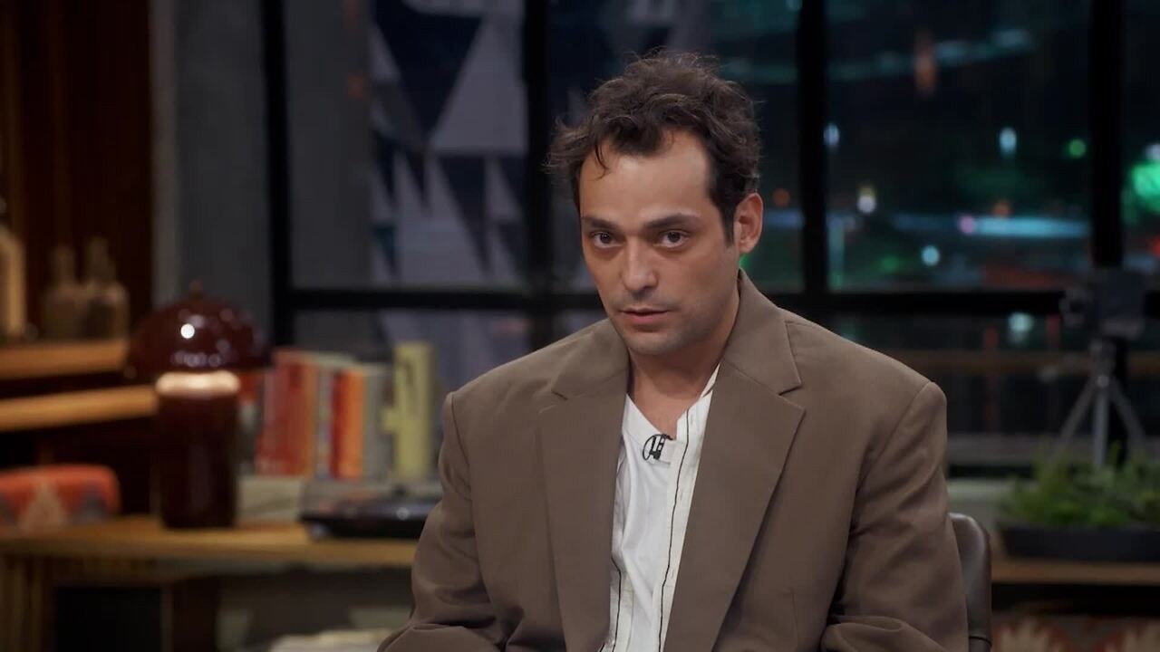 Eduardo Sterblitch conta que faz terapia diariamente: 'Eu me sinto um maluco, mas sei que não sou'