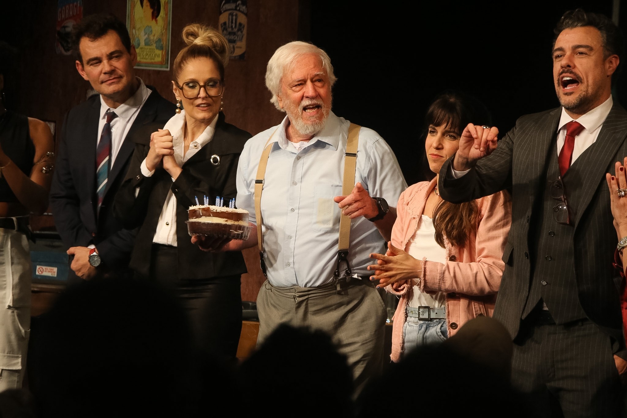 Nuno Leal Maia sendo homenageado em teatro do Rio de Janeiro